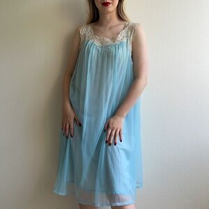 Vintage 1960s Soft Blue Nylon Nightgown With White Lace (M/L)